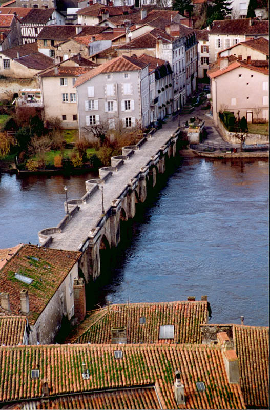 Confolens le vieux pont